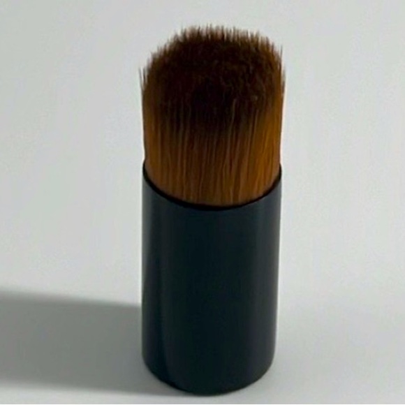 🔥 NEW Authentic Chanel mini travel size brush - Picture 2 of 2